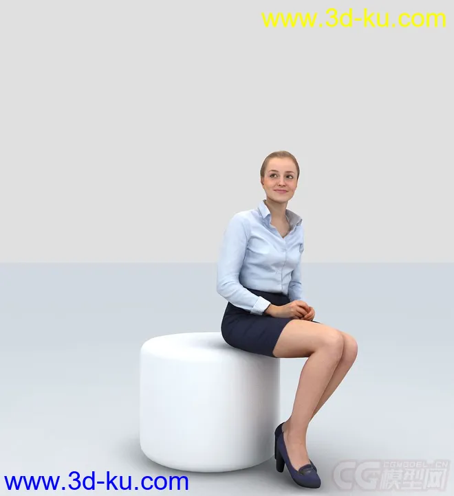 女人坐立微笑模型的图片3